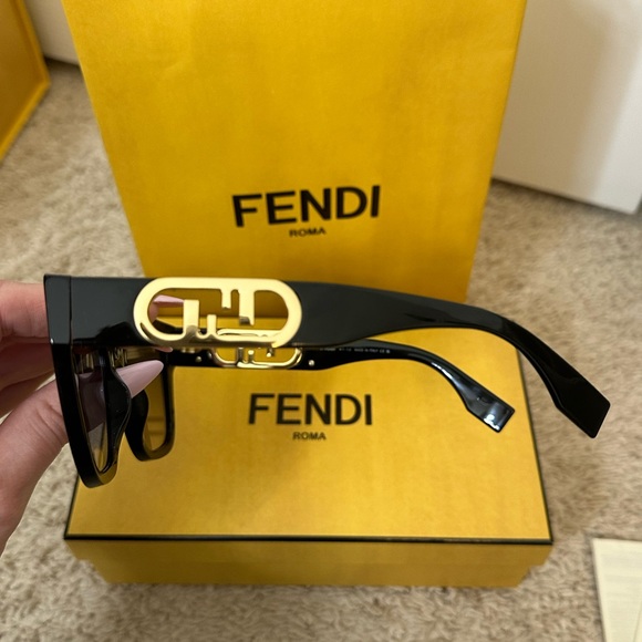 Fendi Black Designer Sunglasses for women - Picture 4 of 11